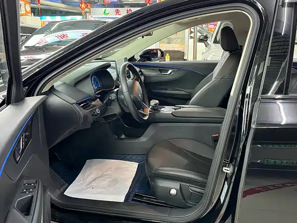 Hongqi E-QM5 2023