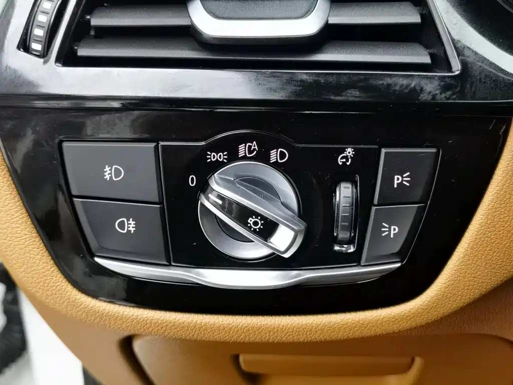 BMW 5 Series New Energy 2018 — фото 18