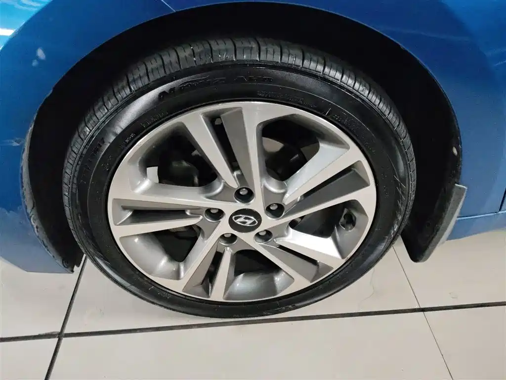 Hyundai Elantra 2016 — фото 22