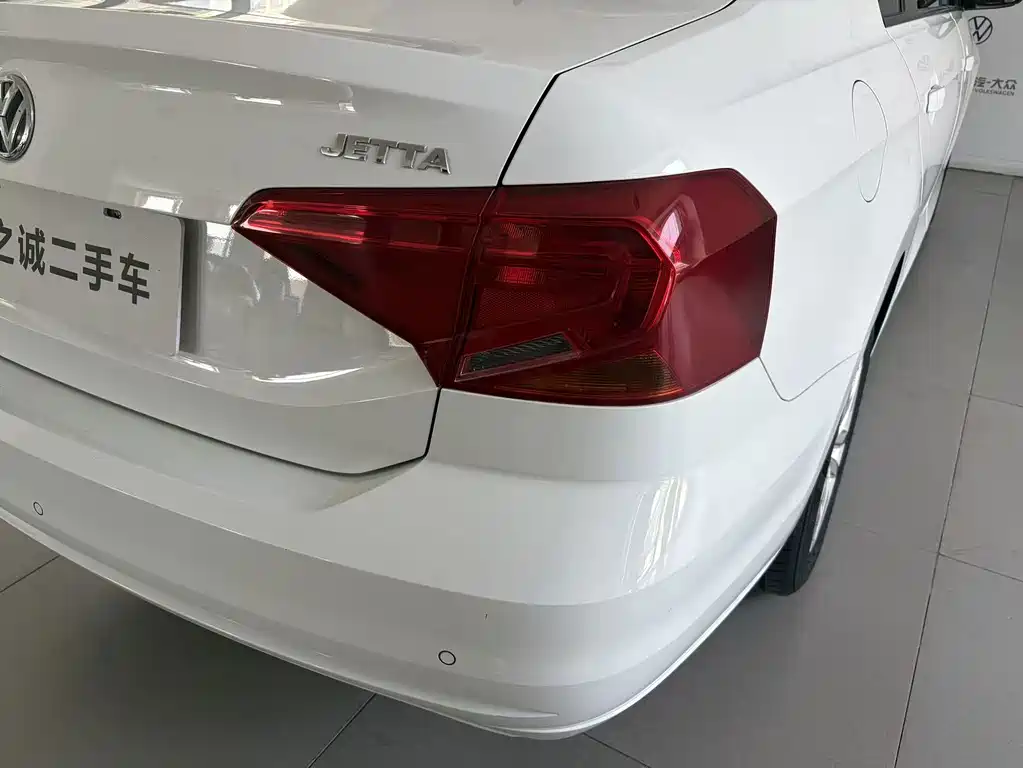 Volkswagen Jetta 2018 — фото 13