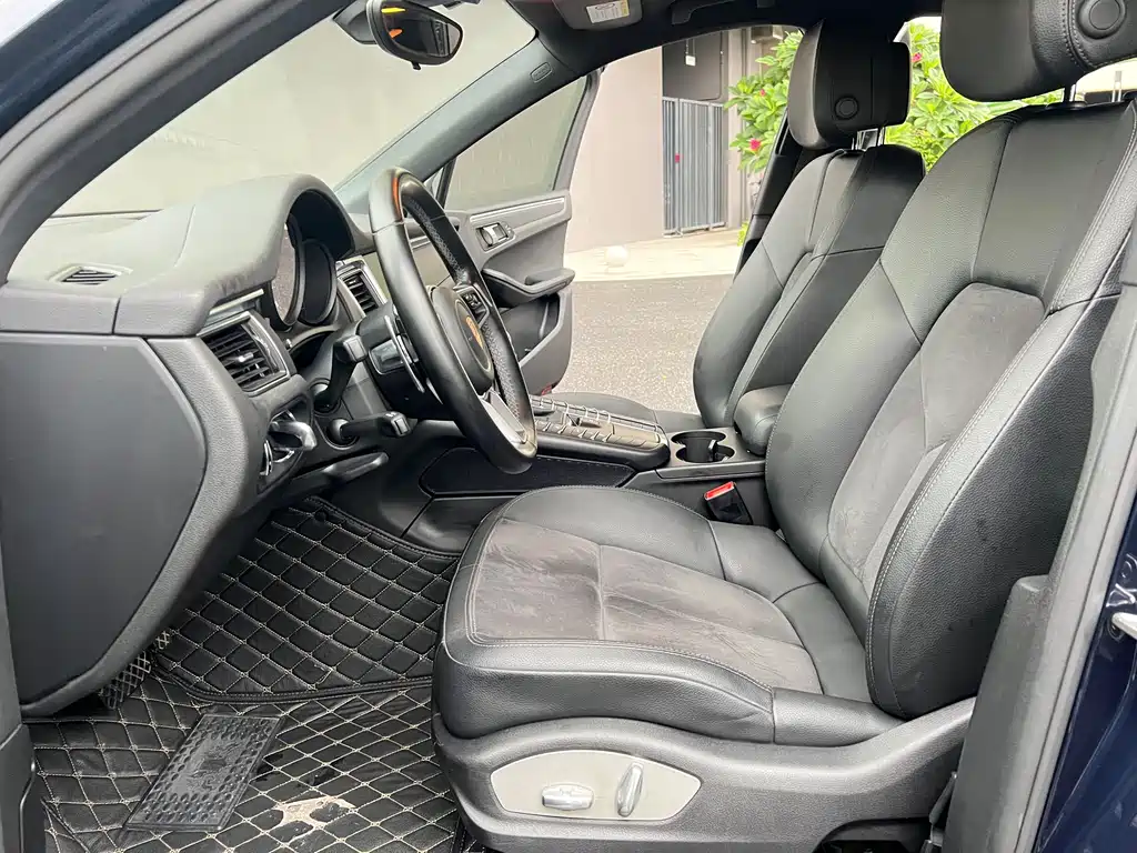 Porsche Macan 2017 — фото 14