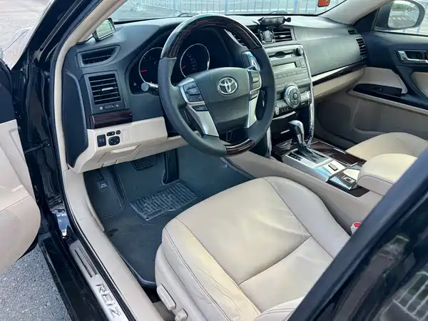 Toyota Reiz 2013