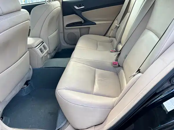Toyota Reiz 2013