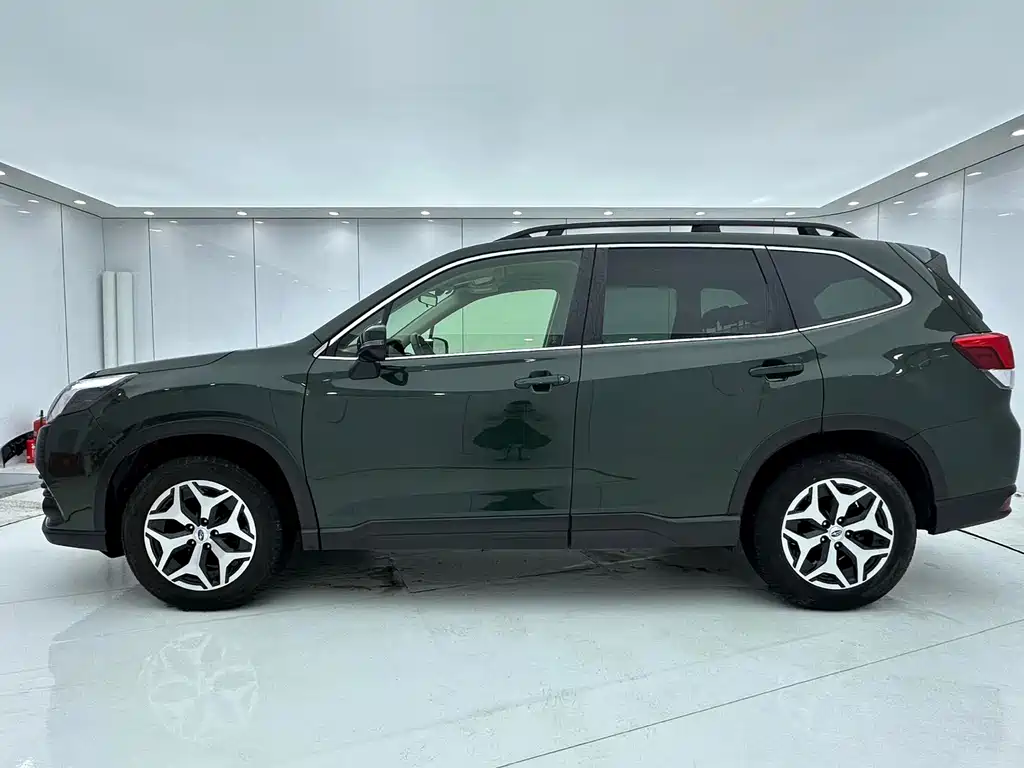 Subaru Forester 2022 — фото 9