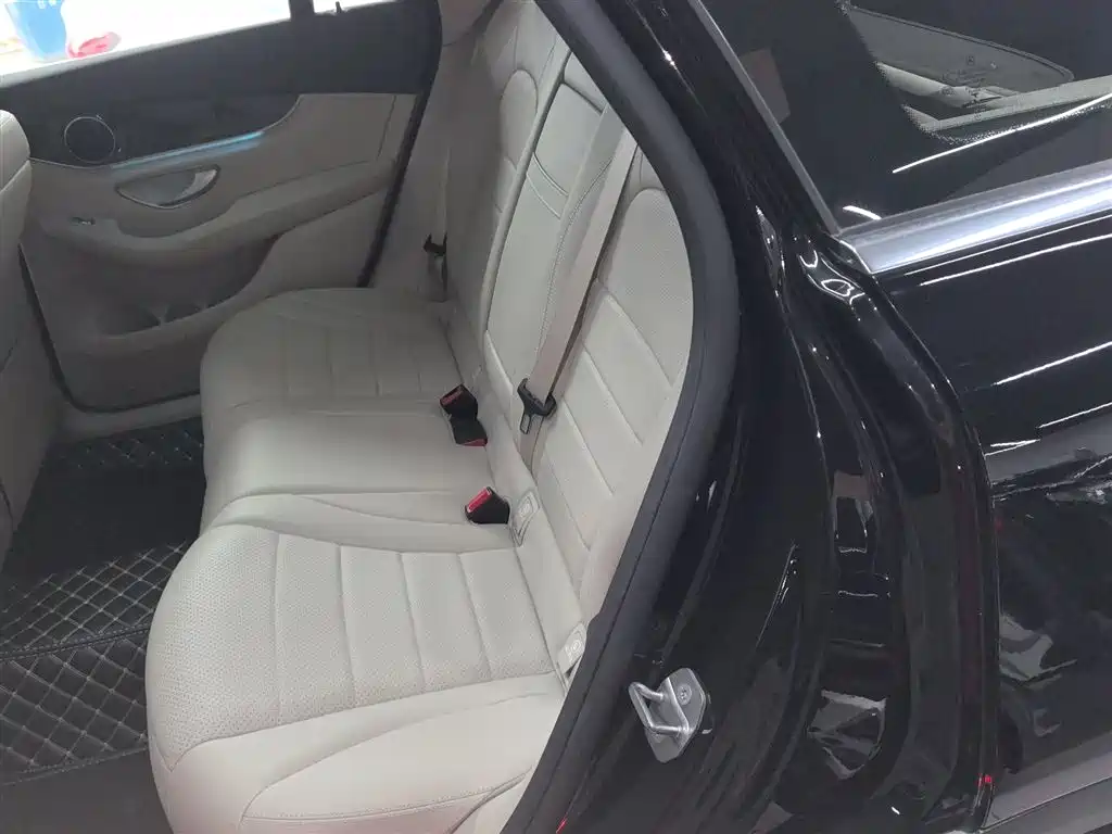 Mercedes-Benz GLC 2018 — фото 13