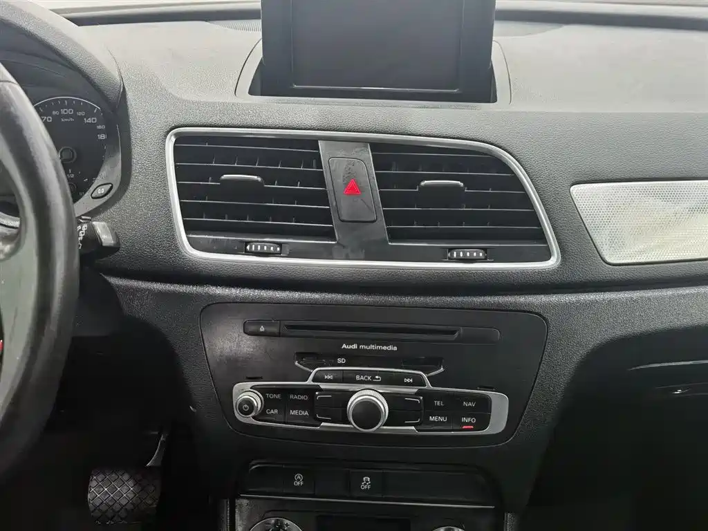Audi Q3 2015 — фото 12