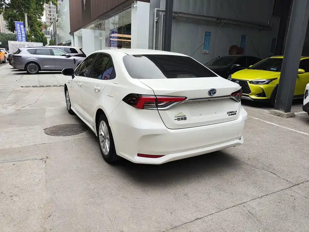 Toyota Corolla 2023 — фото 14