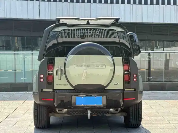 Land Rover Defender 2021