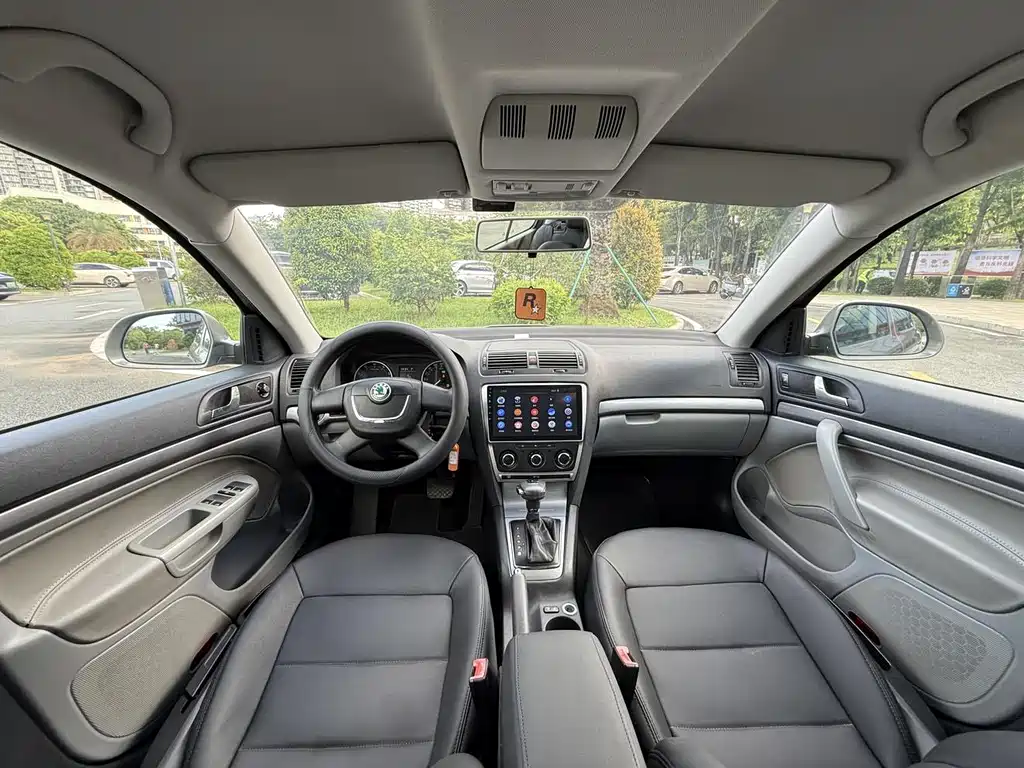 Skoda Octavia 2013 — фото 16