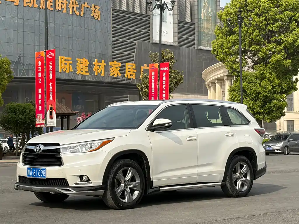 Toyota Highlander 2017 — фото 1