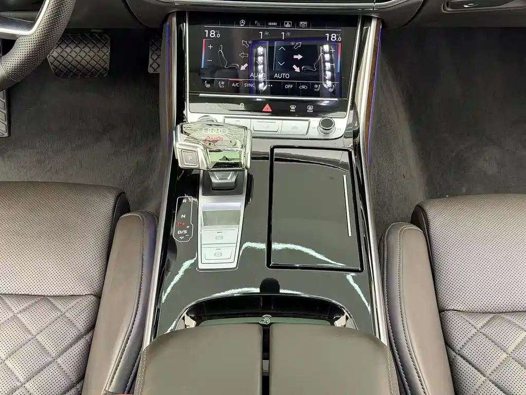 Audi A8 2021 — фото 16