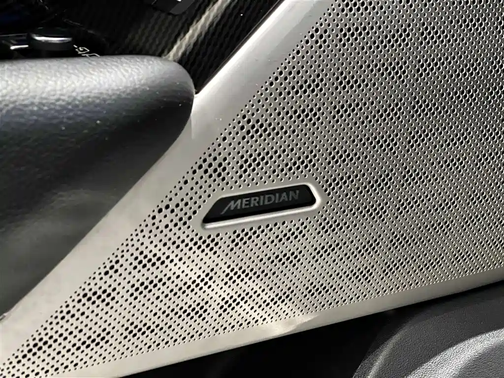 Land Rover Velar 2020 — фото 10