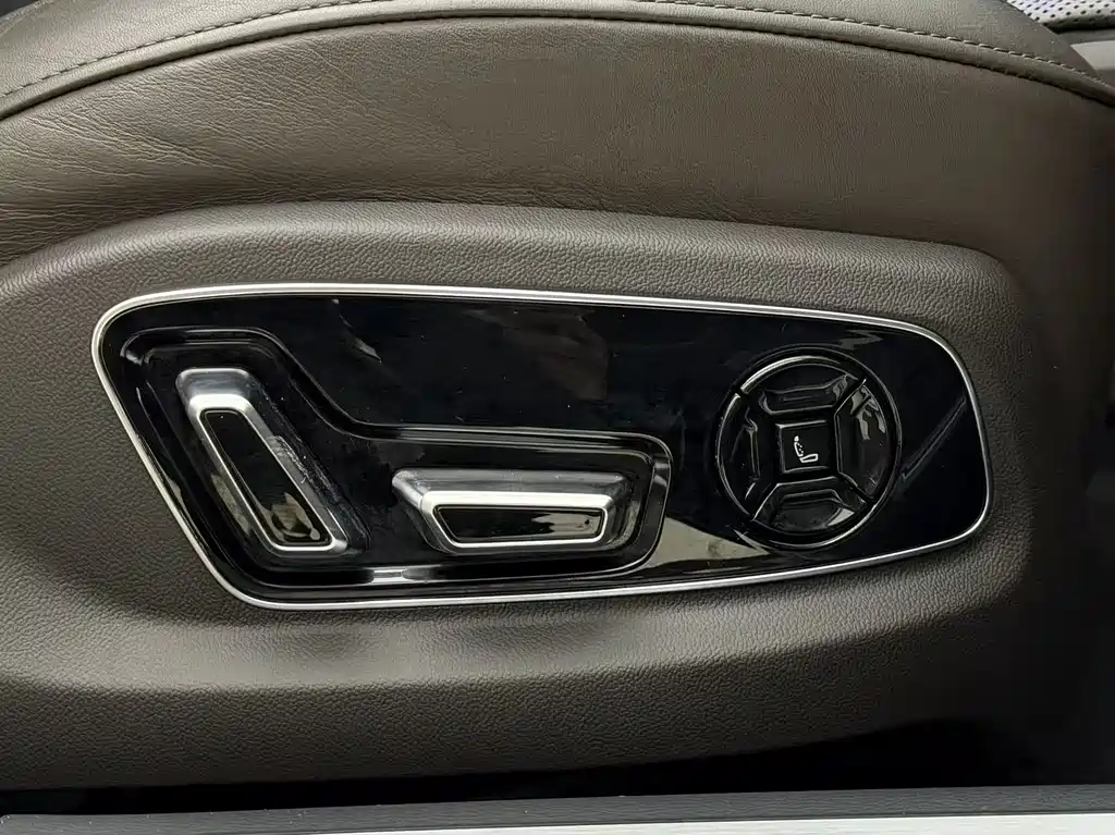 Audi A8 2021 — фото 26