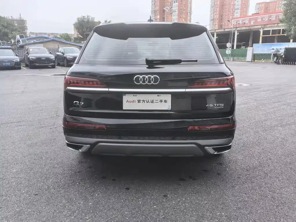 Audi Q7 2023 — фото 10