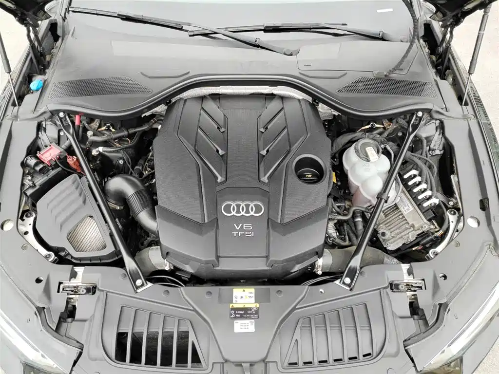 Audi A8 2022 — фото 18