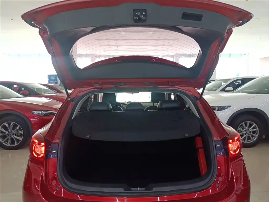 Mazda 3 Axela 2018 — фото 19