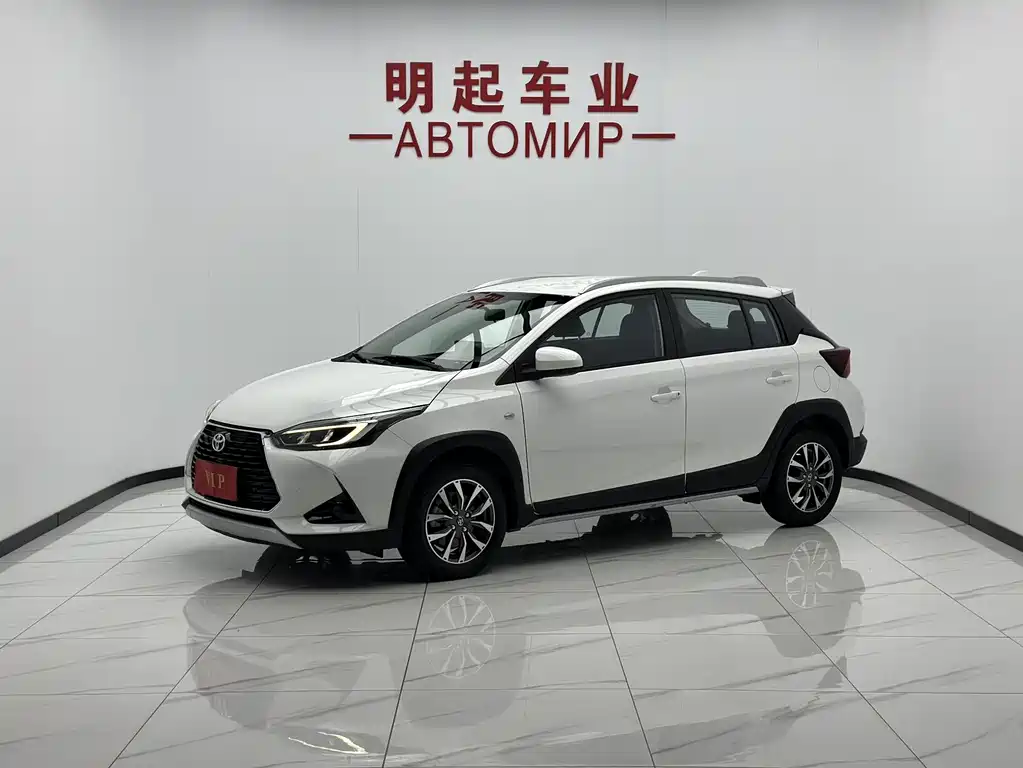 Toyota Yaris L 2023 — фото 1