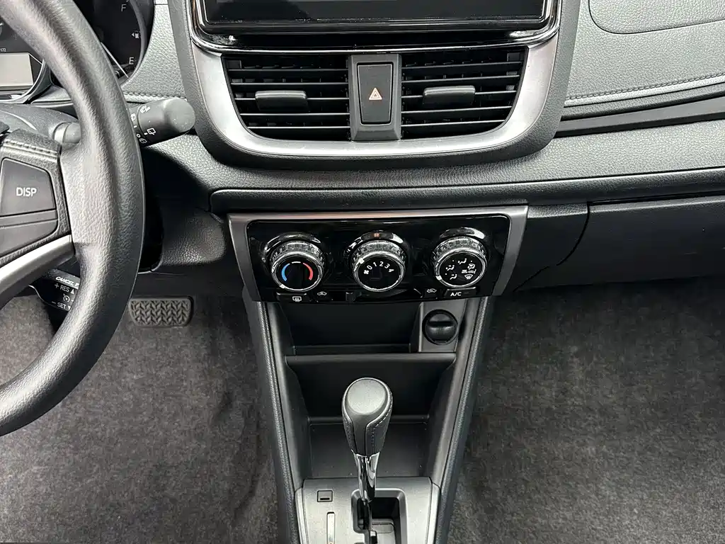 Toyota Yaris L 2023 — фото 14