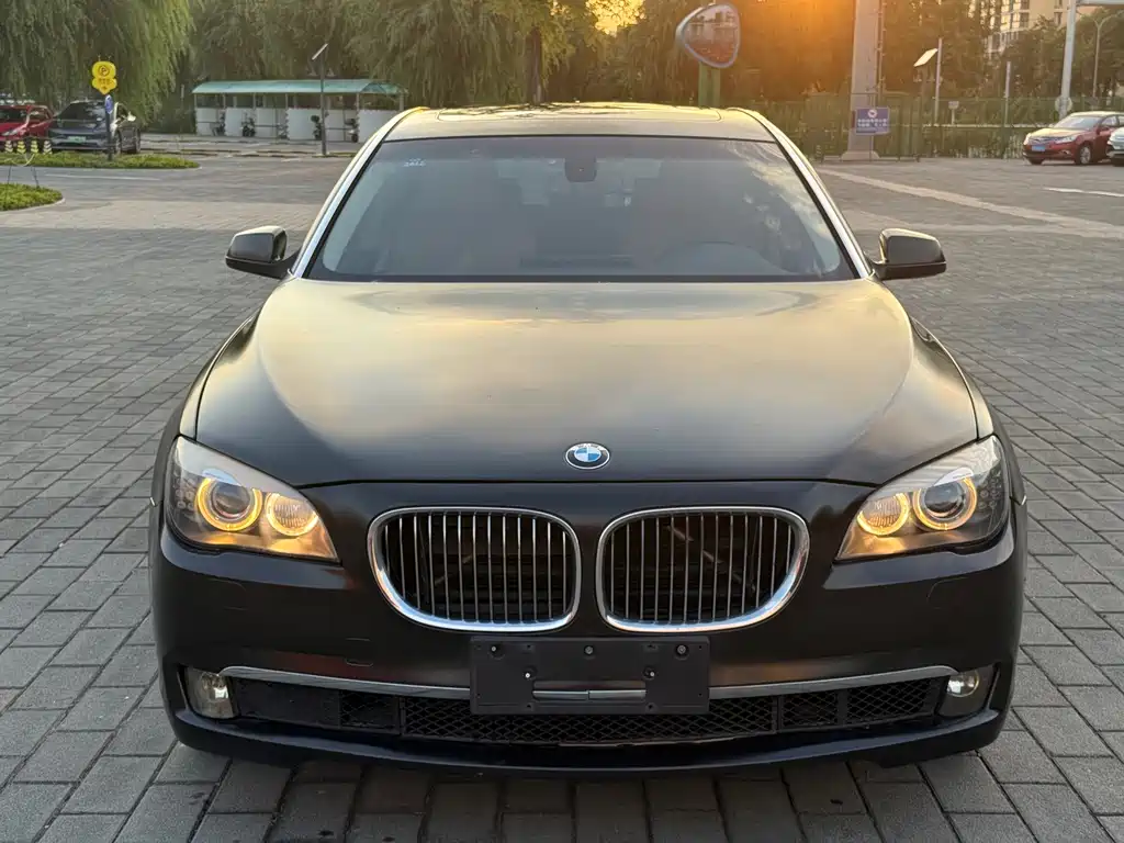 BMW 7 Series 2011 — фото 2