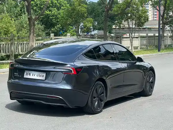 Tesla Model 3 2025