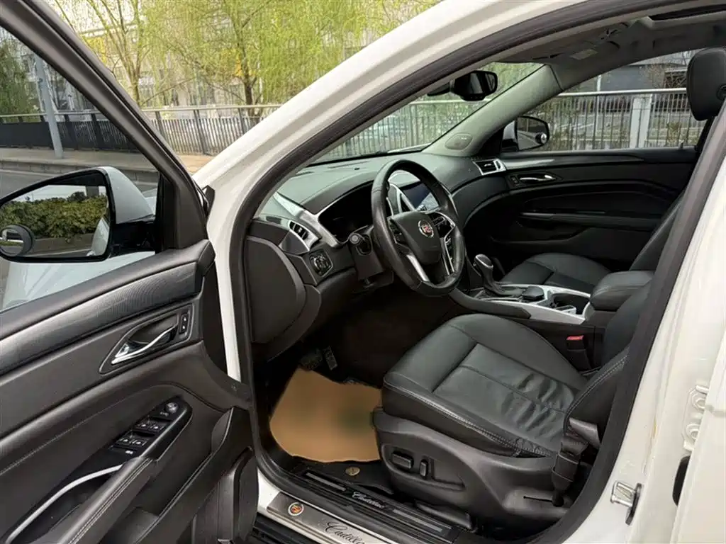 Cadillac SRX 2016 — фото 16