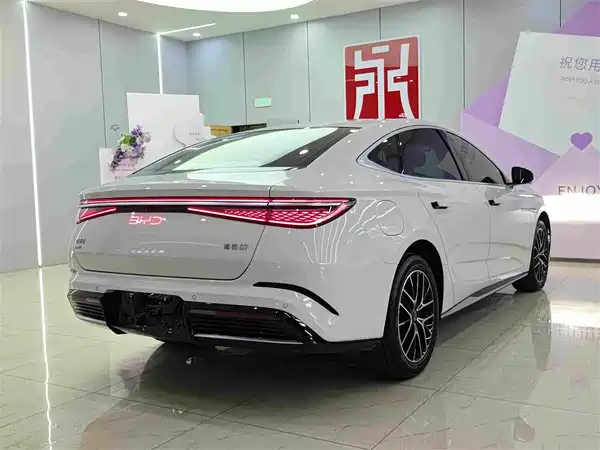 BYD Seal 07 DM-i 2024