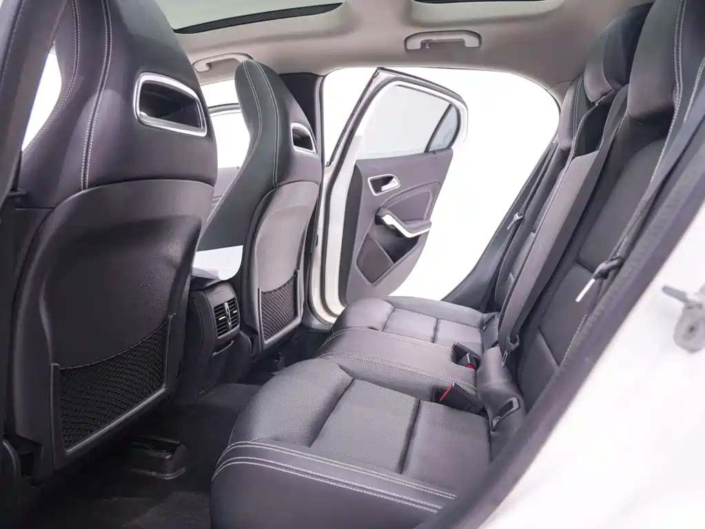 Mercedes-Benz GLA 2015 — фото 27