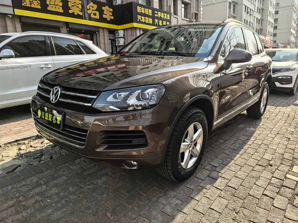 Volkswagen Touareg 2015 — фото 1
