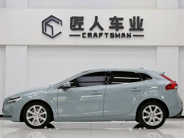 Volvo V40 2018