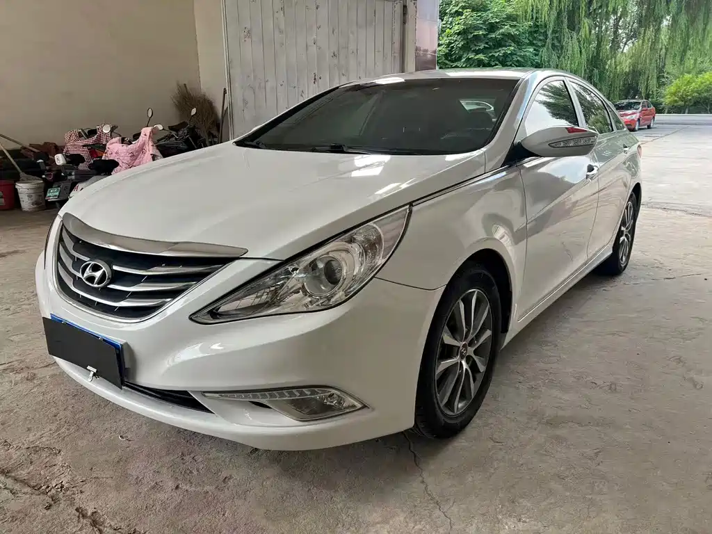 Hyundai Sonata 2014 — фото 1