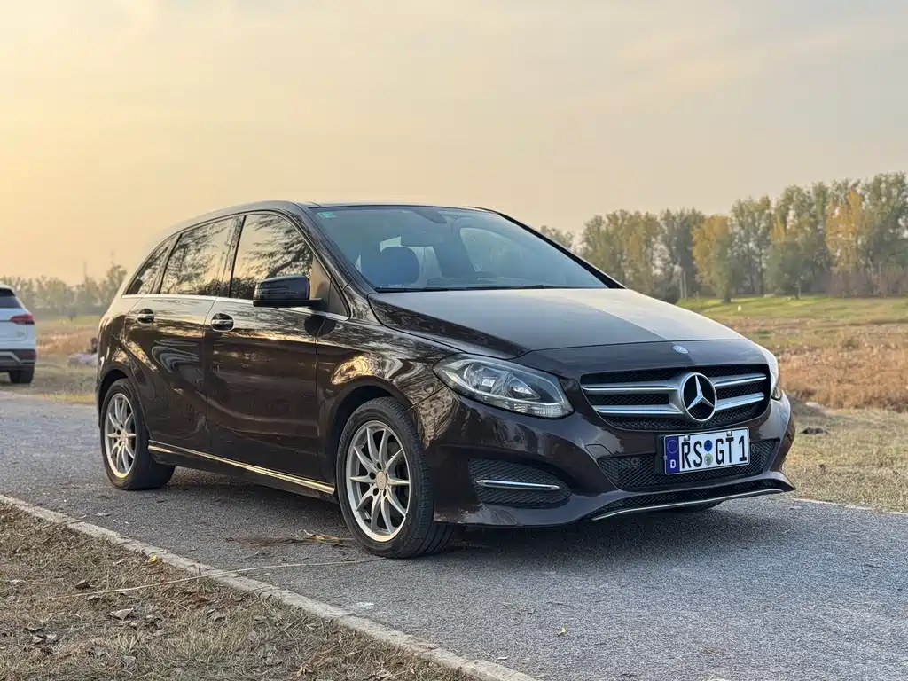 Mercedes-Benz B-Class 2015 — фото 1