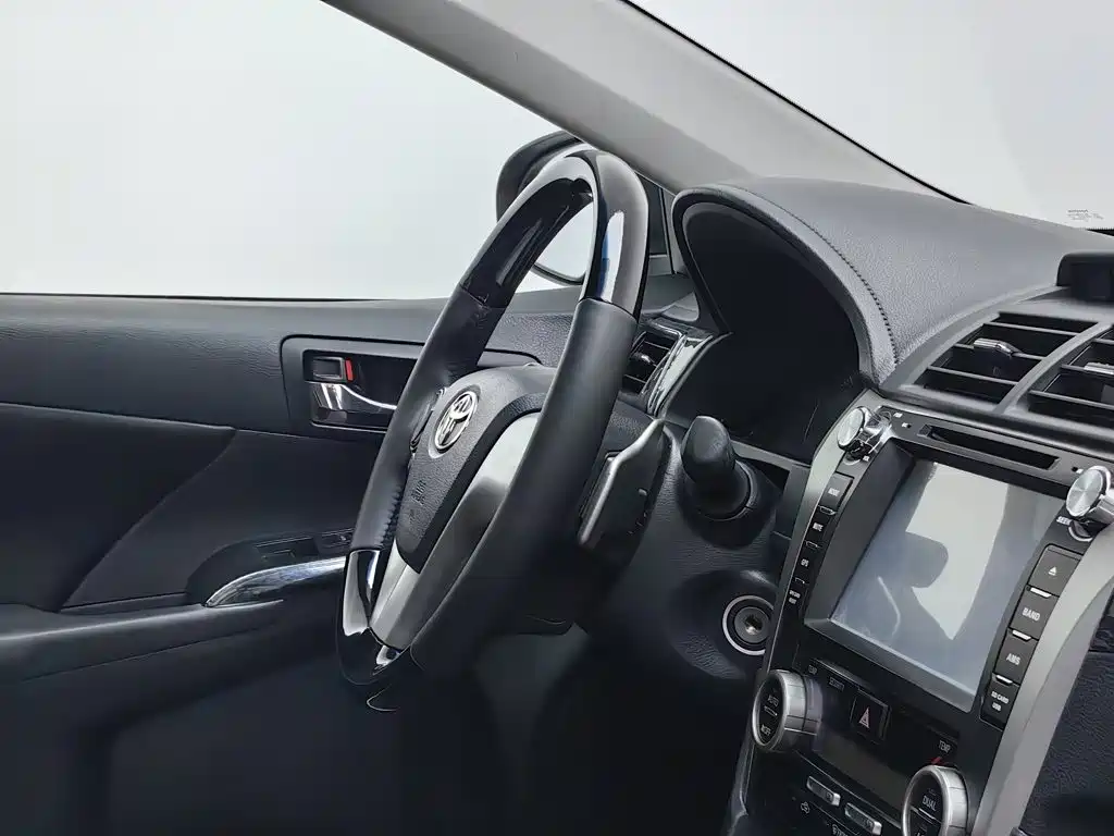 Toyota Camry 2014 — фото 22