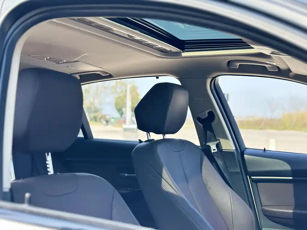 BMW 3 Series 2018 — фото 15