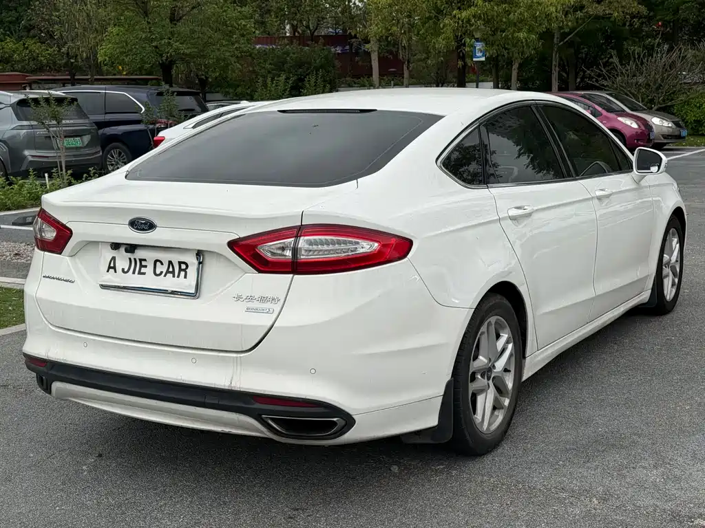 Ford Mondeo 2015 — фото 10