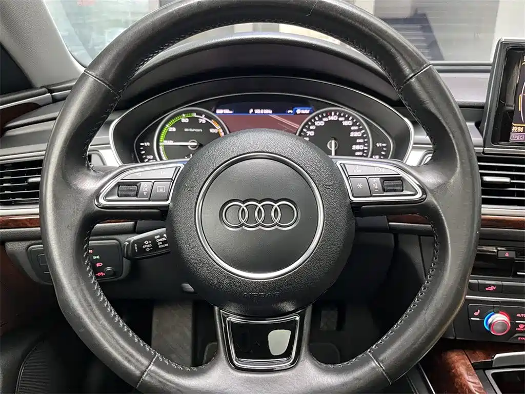 Audi A6L New Energy 2017 — фото 11