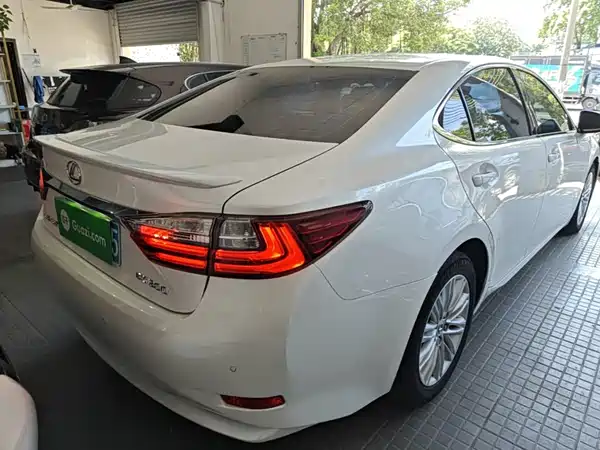 Lexus ES 2016