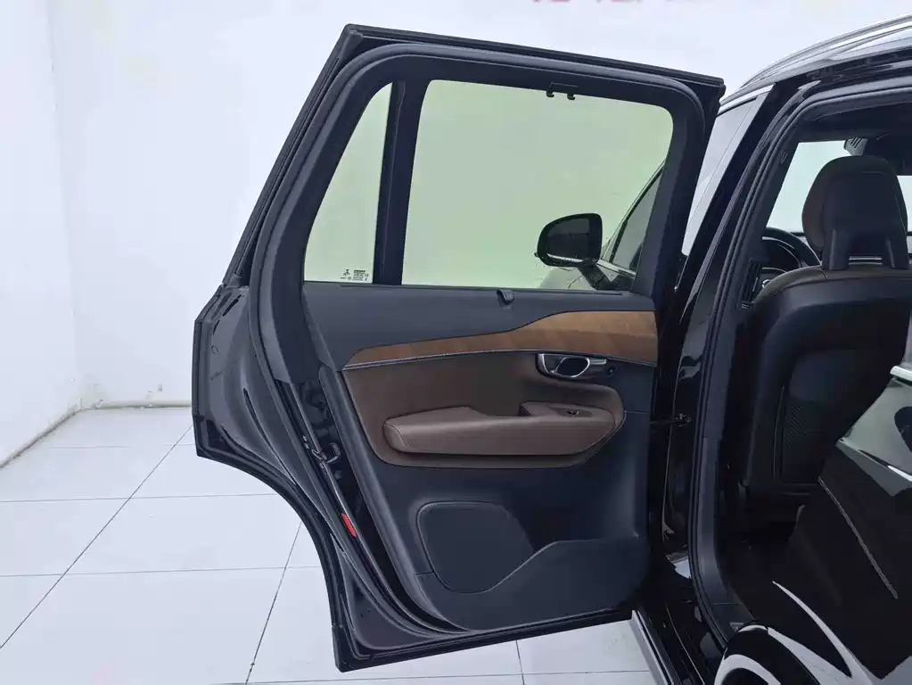 Volvo XC90 2020 — фото 23