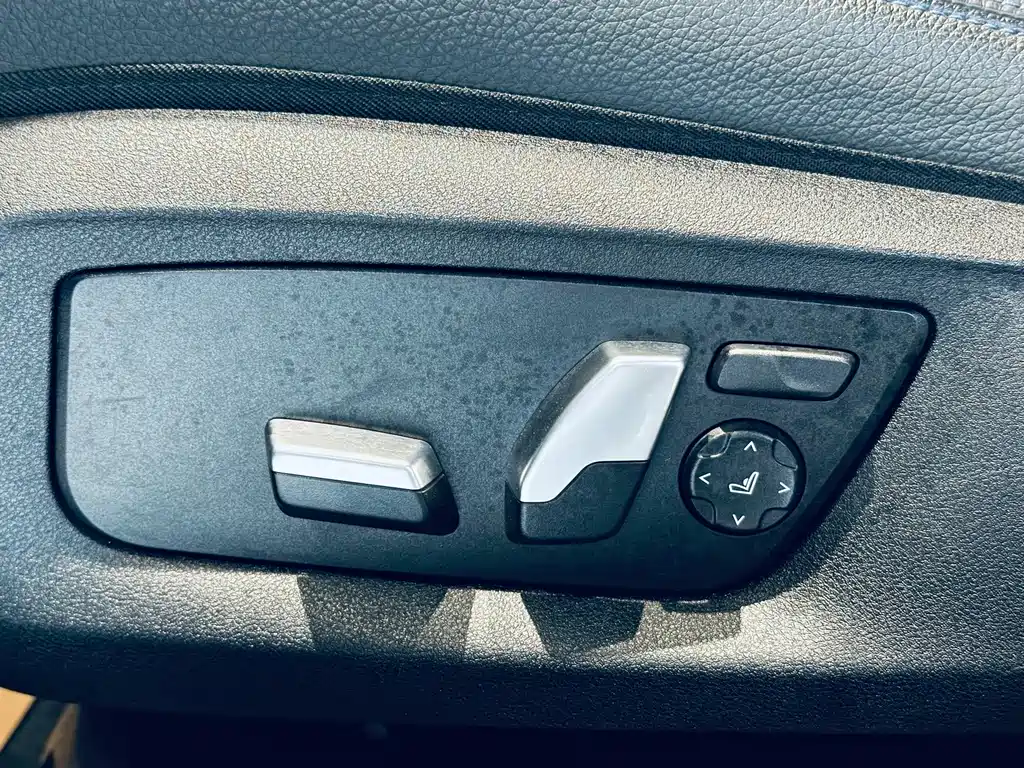 BMW 5 Series 2018 — фото 16
