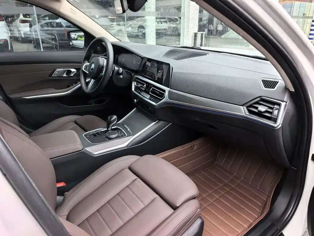 BMW 3 Series 2021 — фото 18