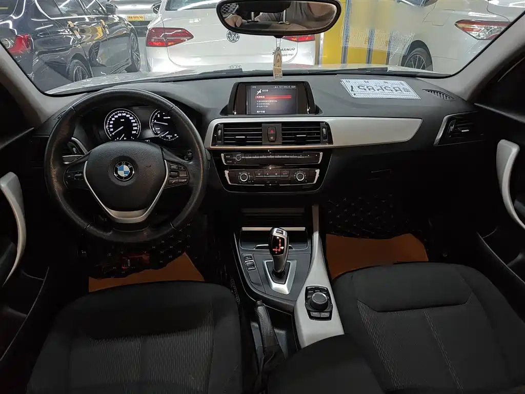 BMW 1 Series 2019 — фото 10