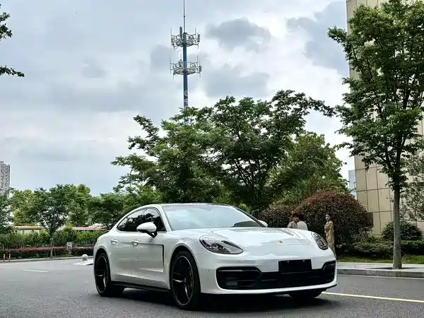 Porsche Panamera 2022