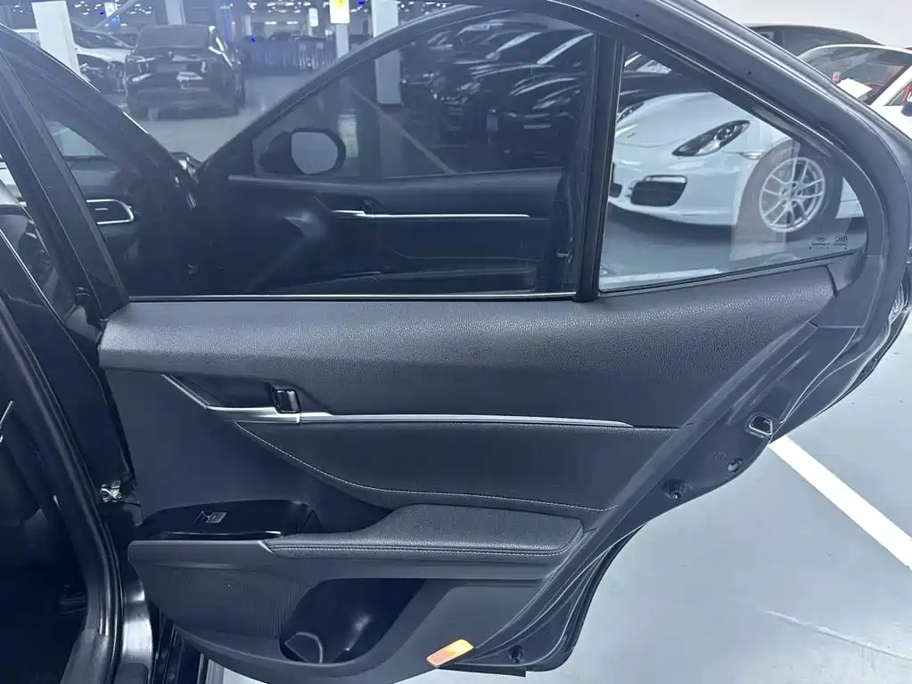 Toyota Camry 2022 — фото 18