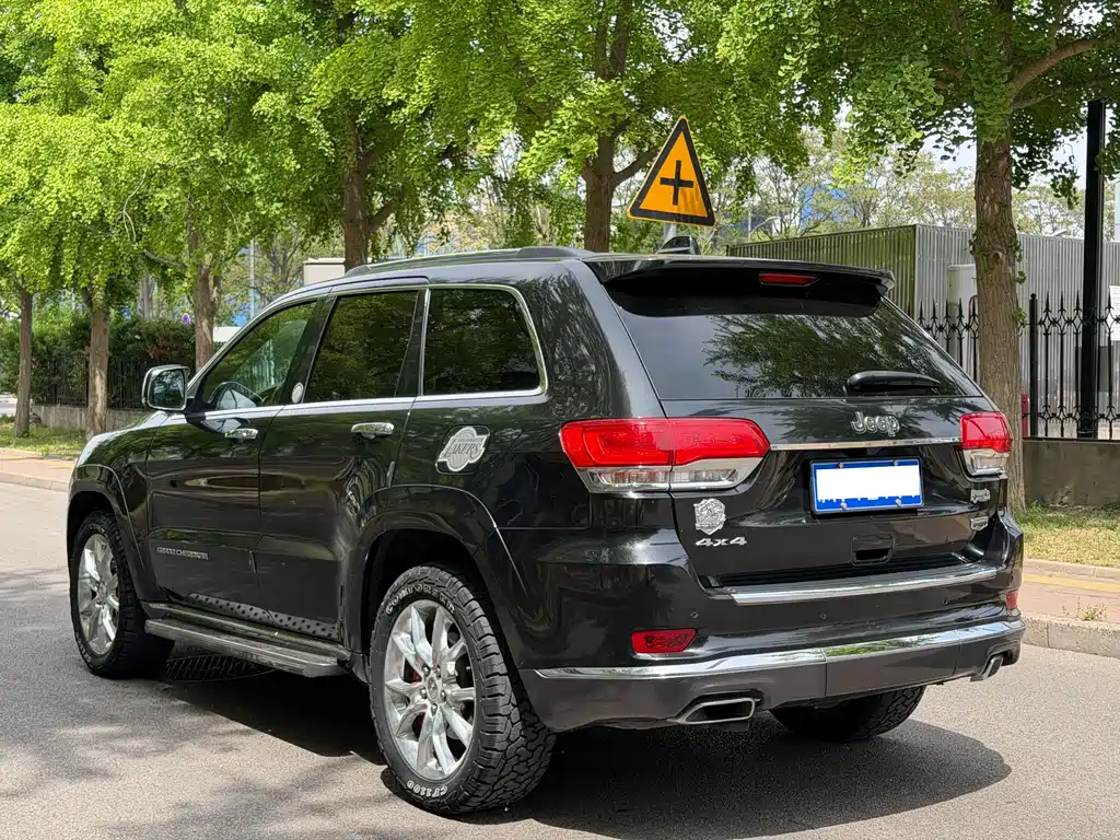 Jeep Grand Cherokee 2015 — фото 28