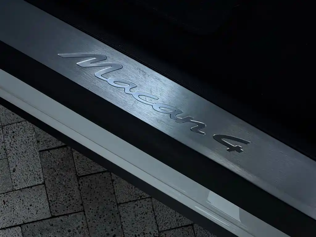 Porsche Macan New Energy 2025 — фото 17
