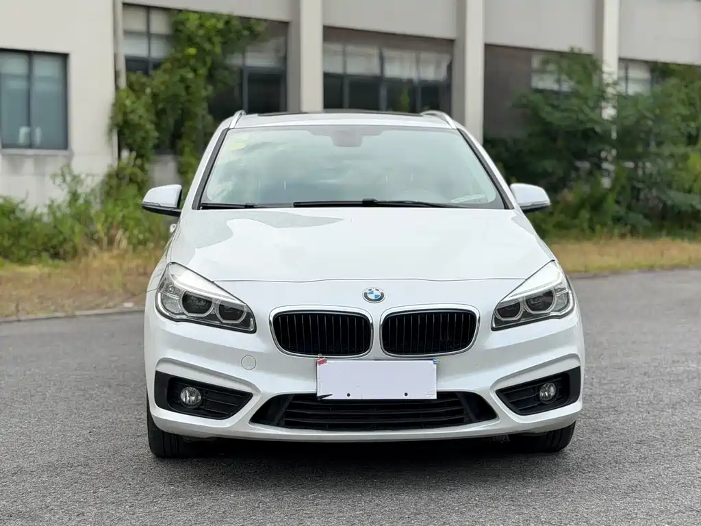 BMW 2 Series Station Wagon 2017 — фото 2