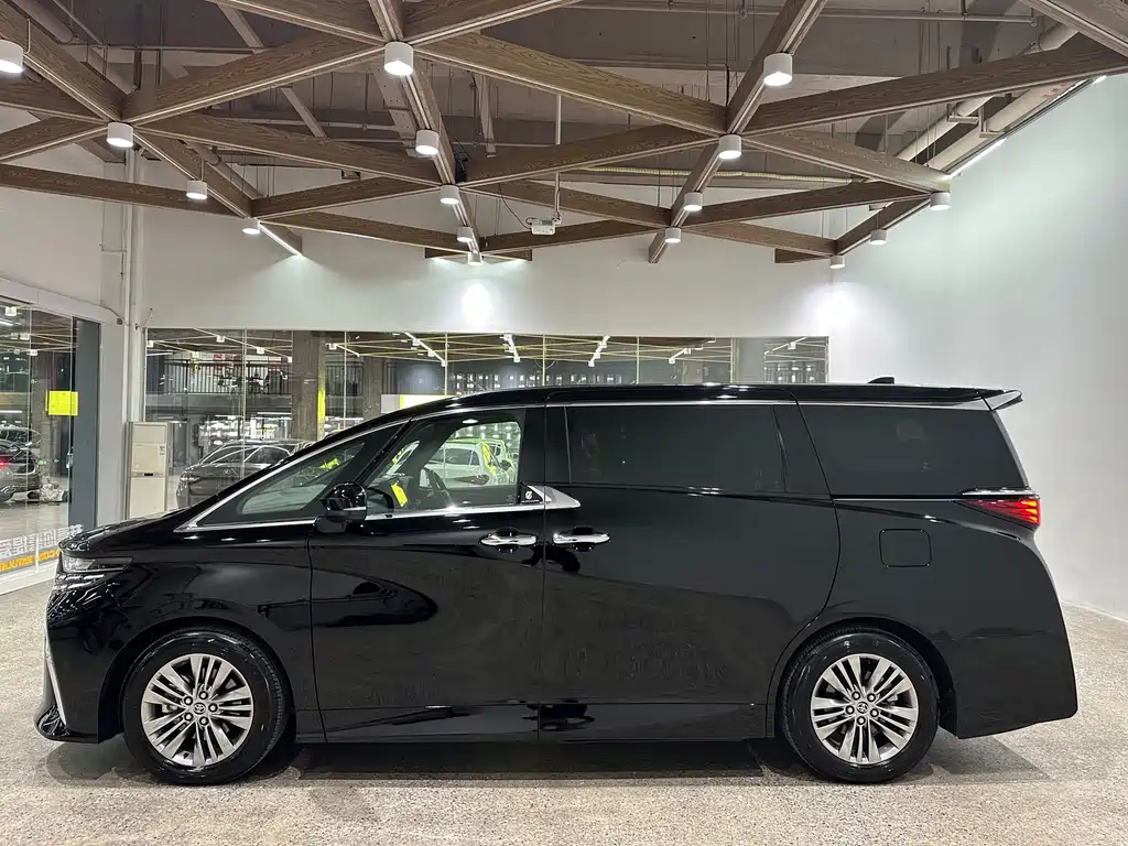 Toyota Alphard 2025 — фото 8