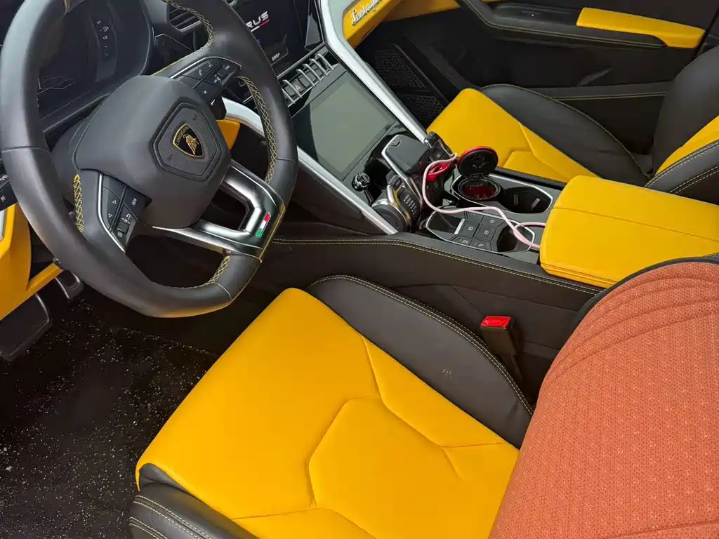 Lamborghini Urus 2023 — фото 17
