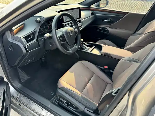 Lexus ES 2024