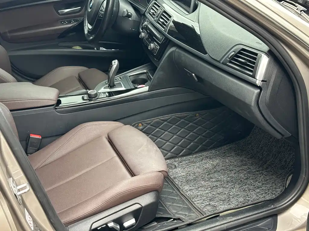 BMW 3 Series 2018 — фото 16