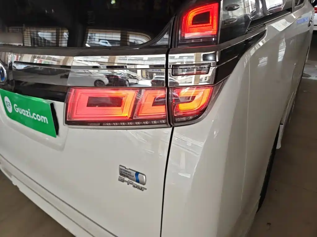 Toyota Vellfire 2022 — фото 8